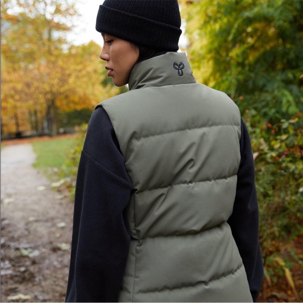 Aritzia TNA Powder Parka Vest size Small - Picture 2 of 7